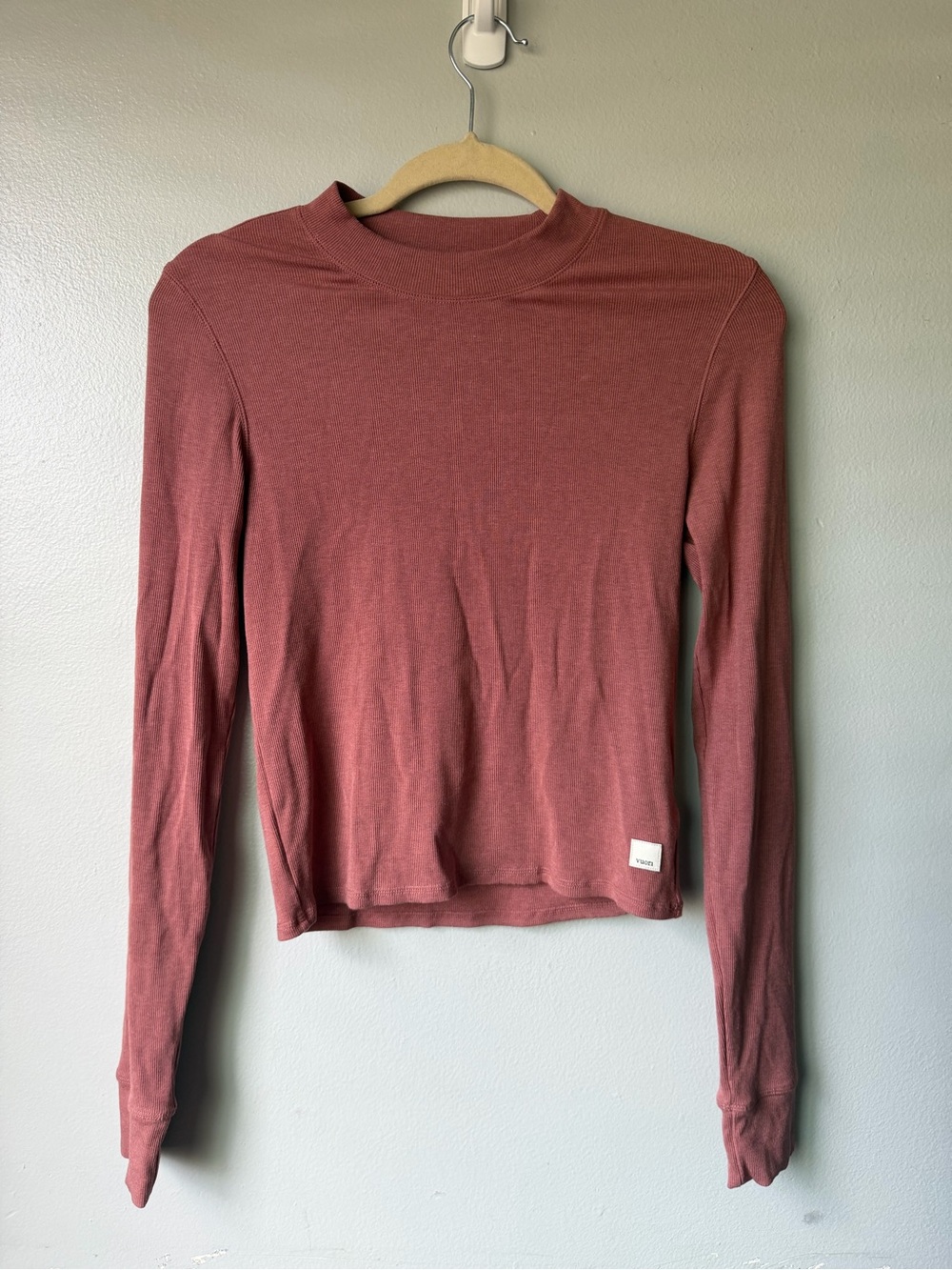 Vuori Mudra Long Sleeve Activewear Tee Rosewood Heather Ribbed Top Shirt